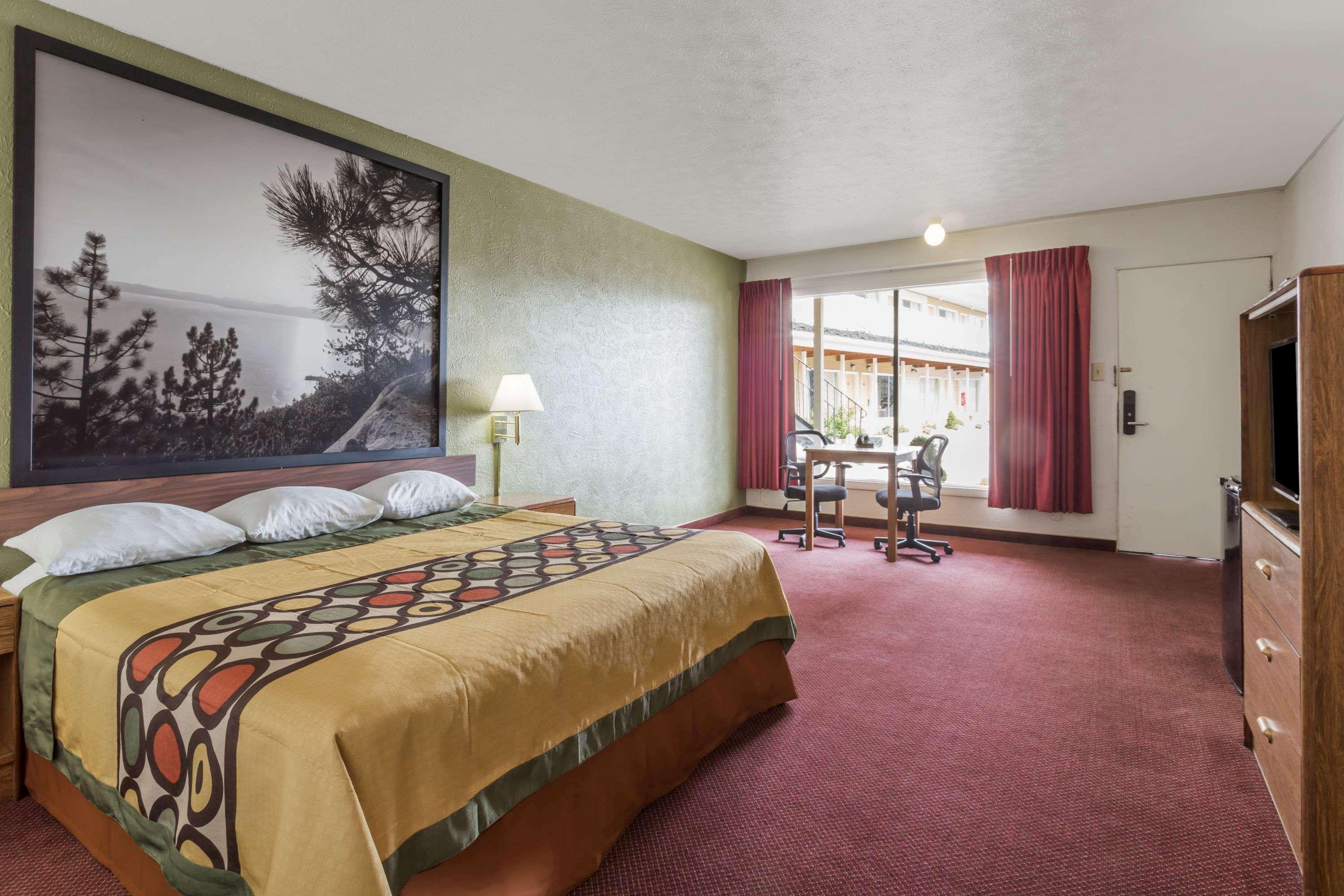 Super 8 By Wyndham Wells Hotel Exterior photo